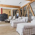 Seehotel Jaegerwirt 4*