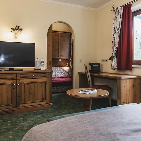 Seehotel Jaegerwirt 4*